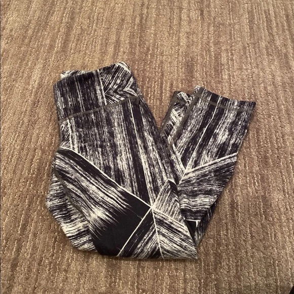 SOLD Lululemon Like New - Picture 7 of 8